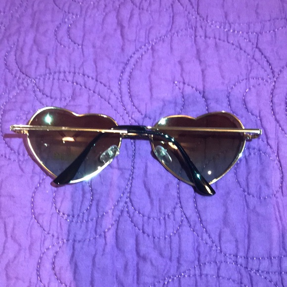 ❌🛑Last One🛑❌New Heart ❤️ Sunglasses - Picture 3 of 6